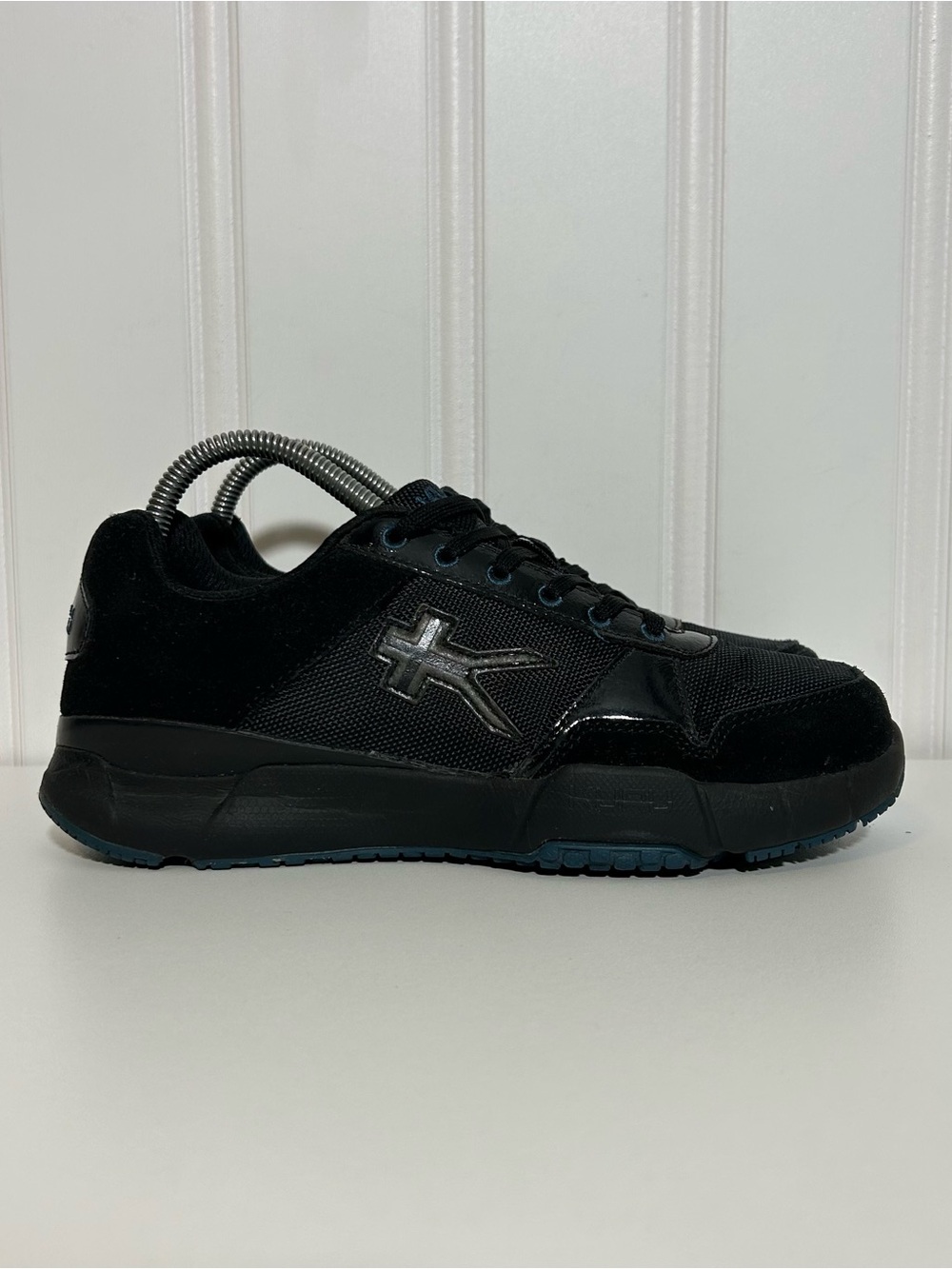 Kuru quantum black blue lace sneakers